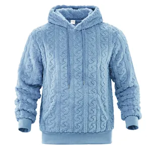 Détail de la texture du sweat à capuche bleu en polaire teddy jacquard