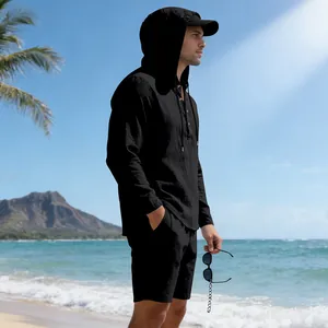Heren strandset van zwart linnen met shirt met capuchon en korte broek voor de zomer