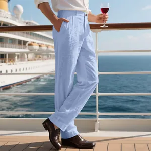 Pantaloni casual da uomo in lino azzurro, vestibilità dritta e ampia per vacanze.