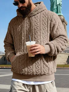 Sweat à capuche pour homme en polaire teddy beige avec motif torsadé pour l'hiver.