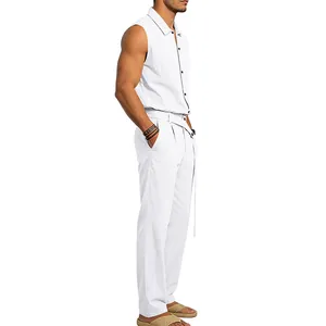 Vista detallada de la textura del conjunto de camisa sin mangas y pantalón de lino blanco