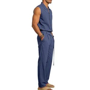 Vista lateral detallada del conjunto de camisa sin mangas y pantalón de lino azul