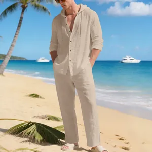 Vue complète de l'ensemble de plage en lin beige pour homme avec sweat à capuche et pantalon