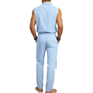 Vista posterior de conjunto de camisa sin mangas y pantalón de lino para hombre