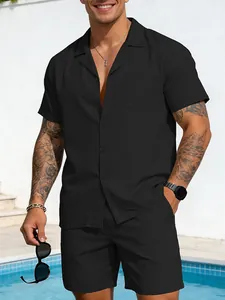 Herren Freizeit-Set aus schwarzem Kurzarmhemd und Shorts für den Sommer am Pool