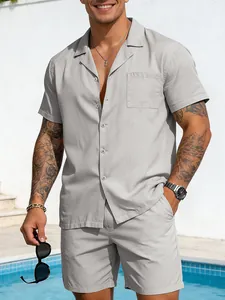 Herren Sommer Freizeit-Set mit Kurzarmhemd und passenden Shorts in hellem Grauton