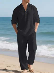 Completo casual da uomo in lino nero composto da camicia Henley e pantaloni lunghi