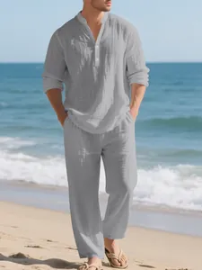 Completo casual da uomo in lino grigio con camicia Henley e pantaloni lunghi estivi