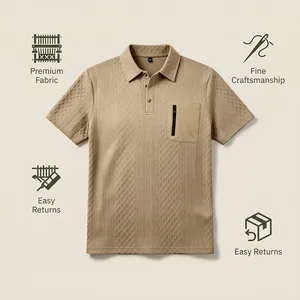 Detailansicht des khakifarbenen Jacquard-Poloshirts mit taktischer Brusttasche mit Reißverschluss