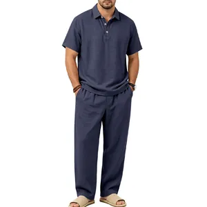 Komplette Ansicht des dunkelblauen Leinen-Poloshirts und der langen Hose für Herren