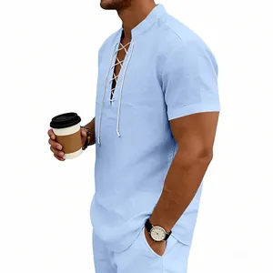 Camicia Henley casual in lino celeste da uomo con maniche corte e dettaglio stringato