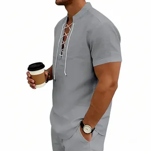 Vista laterale camicia Henley in lino grigio da uomo con lacci e collo alla coreana