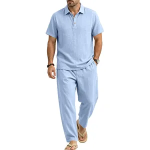 Herren Sommer-Set aus hellblauem Leinen-Polohemd und langer Hose in der Gesamtansicht