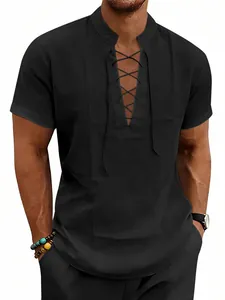 Camicia Henley da uomo casual in lino nero con scollo a V stringato e maniche corte.