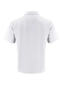 Vista posterior de una camisa blanca de manga corta de algodón y lino transpirable para hombre