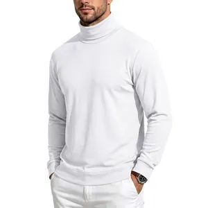 Vista detallada de la camiseta térmica blanca de cuello alto para hombre, entallada