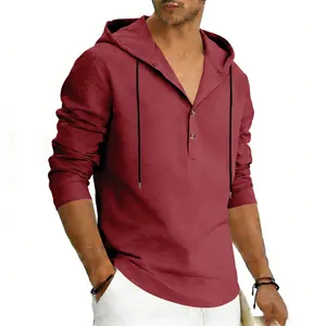 Vista dettagliata della felpa con cappuccio in lino bordeaux casual da uomo con bottoni