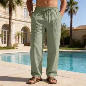 Detailansicht der modischen salbeigrünen Leinen-Strandhose für Herren mit Kordelzug