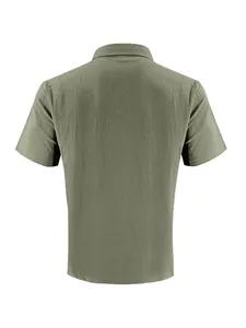Vista posterior de una camisa de lino verde oliva para hombre con textura transpirable