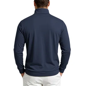 Vista trasera detallada de una sudadera térmica para hombre de cuello alto azul marino