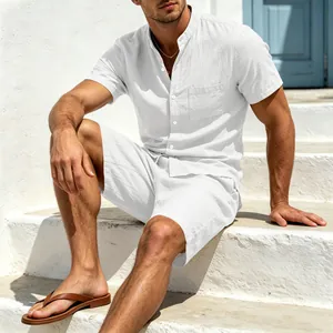 Herren-Set aus atmungsaktivem weißem Leinen mit Kurzarmhemd und Shorts für den Strand
