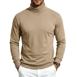 Vista detallada de una camiseta de cuello alto y manga larga para hombre en color caqui