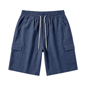 Vista detallada de alta calidad de pantalones cortos cargo de lino azul marino para hombre
