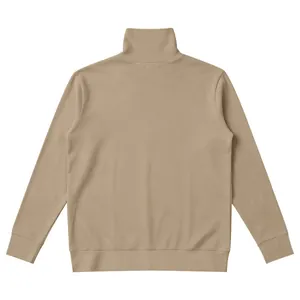 Vista posterior de una sudadera de cuello alto caqui para hombre con forro polar cálido.