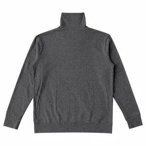 Vista posterior de una camiseta de manga larga con cuello alto gris para hombre.