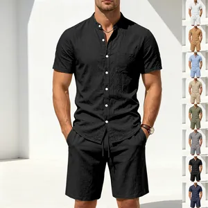 Lässiges Leinen-Set für Herren mit Henley-Hemd und Shorts in verschiedenen Farben
