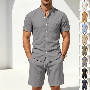 Detailansicht der Herren Leinen Henley Hemd und Shorts Set mit mehreren Farboptionen