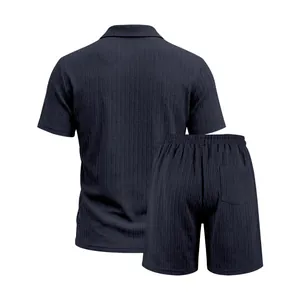 Vue arrière de l'ensemble de détente en jacquard bleu marine pour hommes avec chemise.