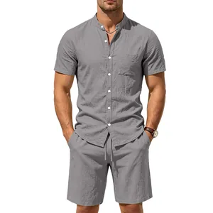 Detailansicht eines grauen Leinen-Henley-Hemds und Shorts für Herren mit Gummibund.
