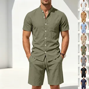 Vollansicht des Herren Leinen-Sets mit Henley Hemd und Shorts in mehreren Varianten