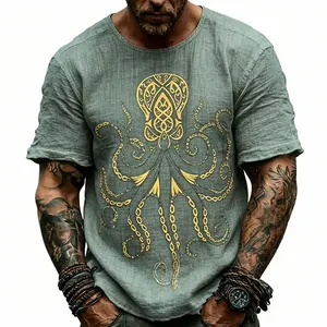 Vista dettagliata della t-shirt da uomo verde con stampa polpo dorato e trama slub
