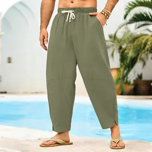 Détail du pantalon hip-hop homme vert olive à jambe large avec coutures et fente