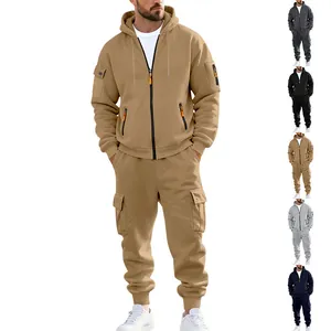 Herren Winter Kapuzen-Trainingsanzug in Khaki mit Cargo-Taschen und Farbvarianten.