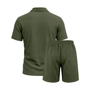 Vue arrière de l'ensemble décontracté en jacquard vert olive pour homme et short