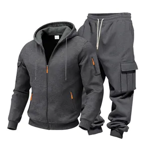 Moderner Herren Trainingsanzug in Dunkelgrau mit Kapuze und orangefarbenen Zips