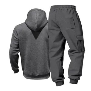 Rückansicht eines grauen Fleece-Trainingsanzugs für Herren mit Kapuze und Seitentasche