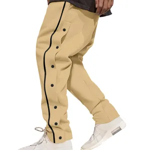 Vue détaillée du pantalon de basket-ball kaki pour hommes avec boutons-pression latéraux
