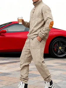 Premium heren vrijetijdsset met getextureerd Henley sweatshirt en beige joggingbroek