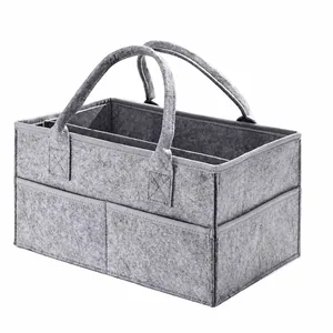 Detailansicht des grauen Filz-Windelkorbs mit Maßen 35x23x18cm und vielen Taschen