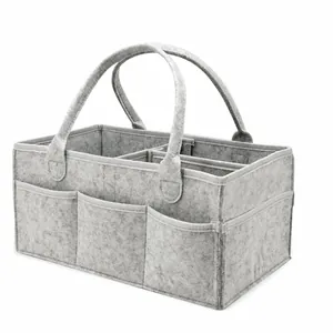 Organizador de pañales para bebé en fieltro gris con múltiples compartimentos grandes