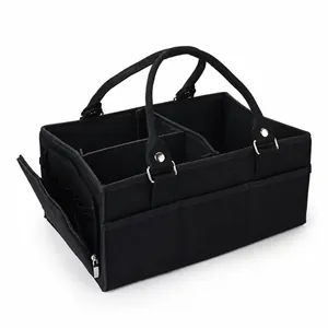 Detailansicht eines schwarzen Filz-Windel-Caddys mit Maßen 33x23x18cm und Gewicht 352g