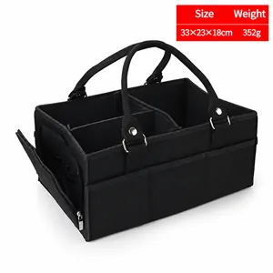 Vista detallada de un organizador de pañales de fieltro negro, dimensiones 33x23x18cm y 352g