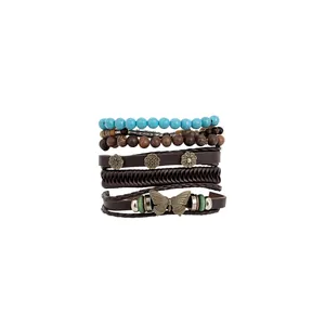 Boheemse armbandenset met turquoise kralen, houten kralen en vlinderbedeltje