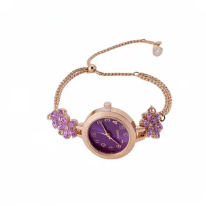 Montre bracelet élégante en or rose pour femme avec cadran violet et fleurs en cristal