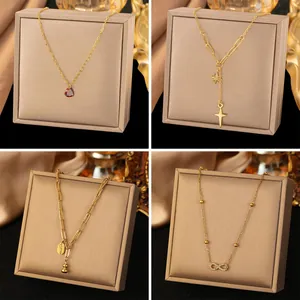 Juego de collares premium de acero inoxidable dorado con colgantes de corazón, estrella e infinito