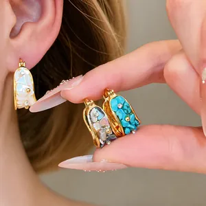Pendientes de aro bañados en oro de 18k con incrustaciones de nácar y turquesa